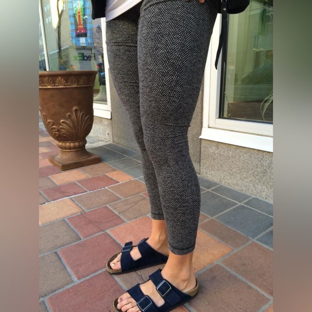 Lululemon Wunder Under Pant (Hi-Rise)
Heathered Herringbone Heathered Black 28"